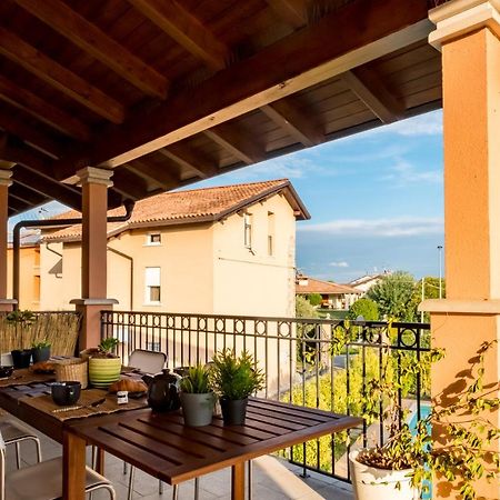 デセンツァーノ・デル・ガルダResidenza Oleandroアパートメント エクステリア 写真