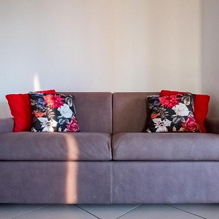 デセンツァーノ・デル・ガルダResidenza Oleandroアパートメント エクステリア 写真