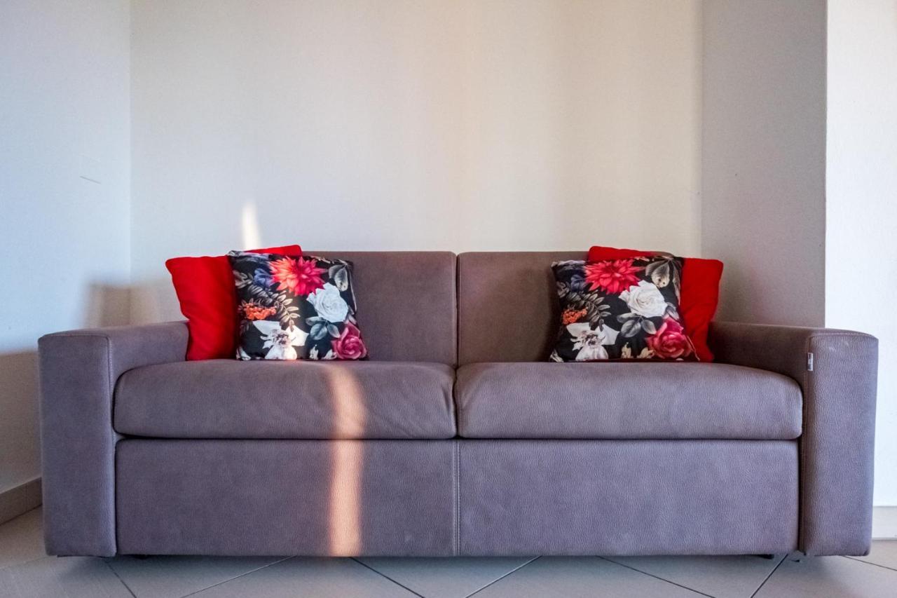 デセンツァーノ・デル・ガルダResidenza Oleandroアパートメント エクステリア 写真