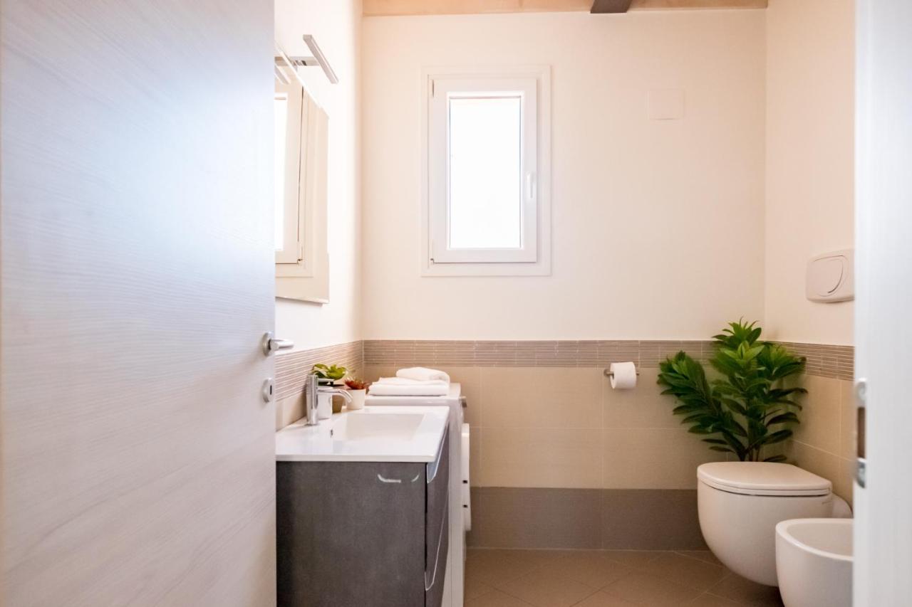 デセンツァーノ・デル・ガルダResidenza Oleandroアパートメント エクステリア 写真