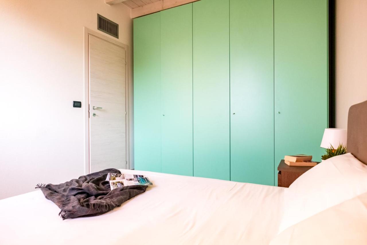 デセンツァーノ・デル・ガルダResidenza Oleandroアパートメント エクステリア 写真
