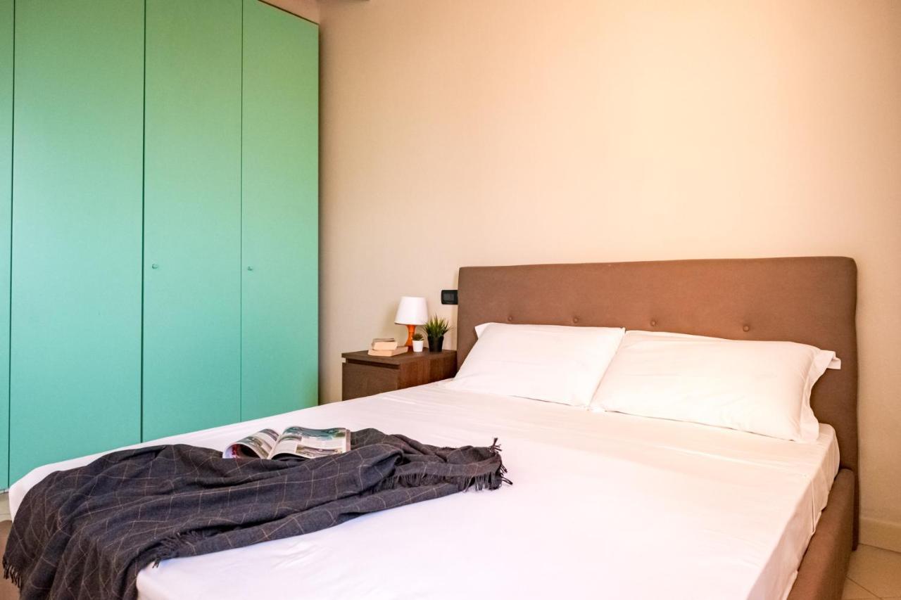 デセンツァーノ・デル・ガルダResidenza Oleandroアパートメント エクステリア 写真