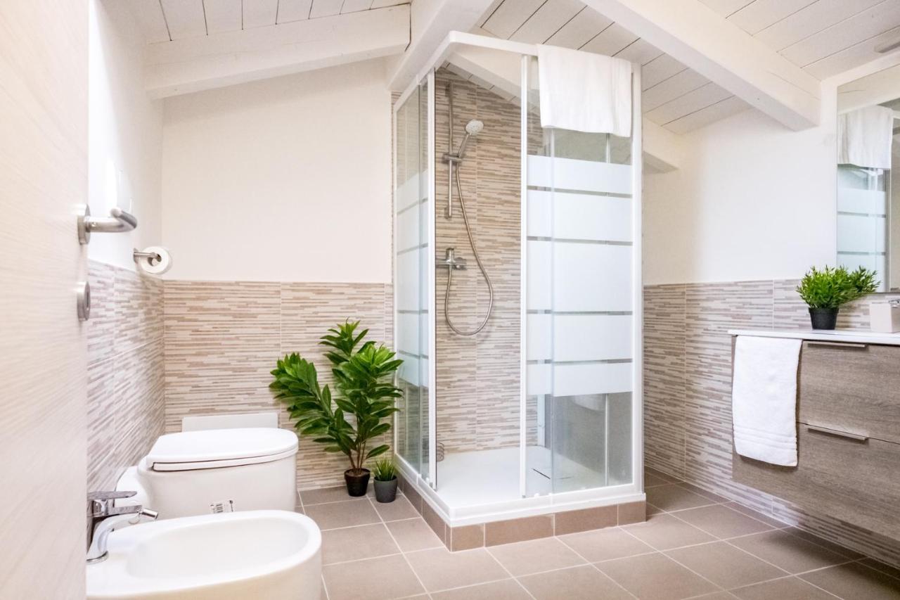 デセンツァーノ・デル・ガルダResidenza Oleandroアパートメント エクステリア 写真