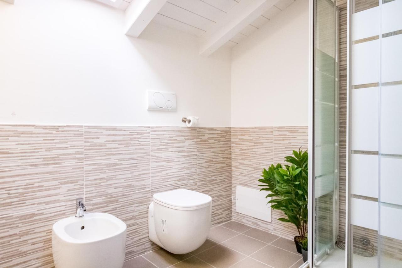 デセンツァーノ・デル・ガルダResidenza Oleandroアパートメント エクステリア 写真