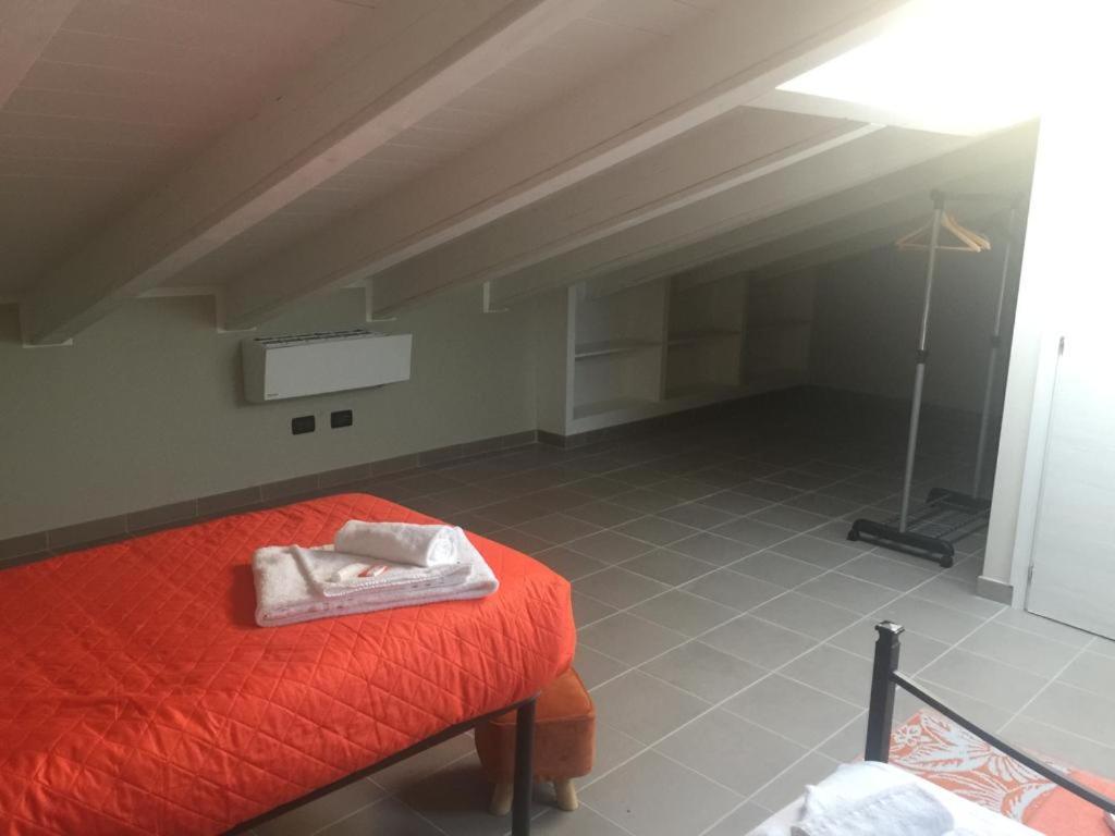 デセンツァーノ・デル・ガルダResidenza Oleandroアパートメント エクステリア 写真